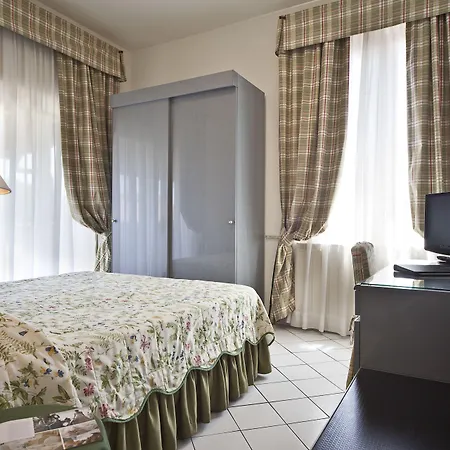 Hotel Italia-2